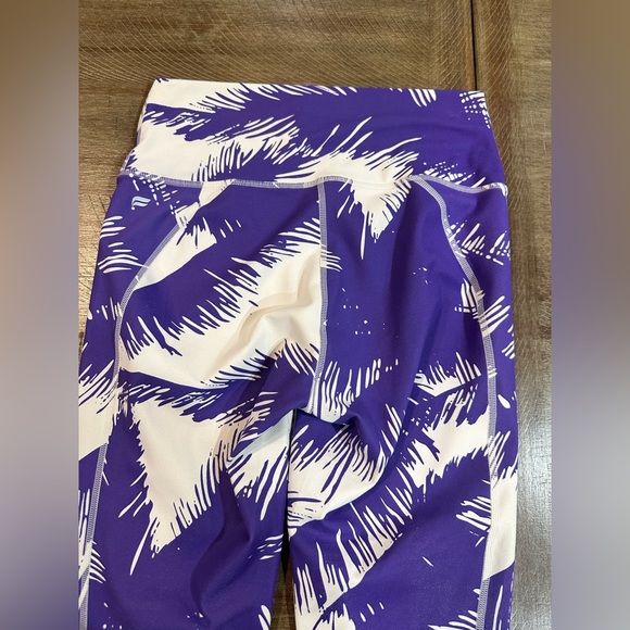 FABLETICS High Waisted Printed PureLuxe Paradiso Leggings 7/8 Purple White XXS - Picture 6 of 15